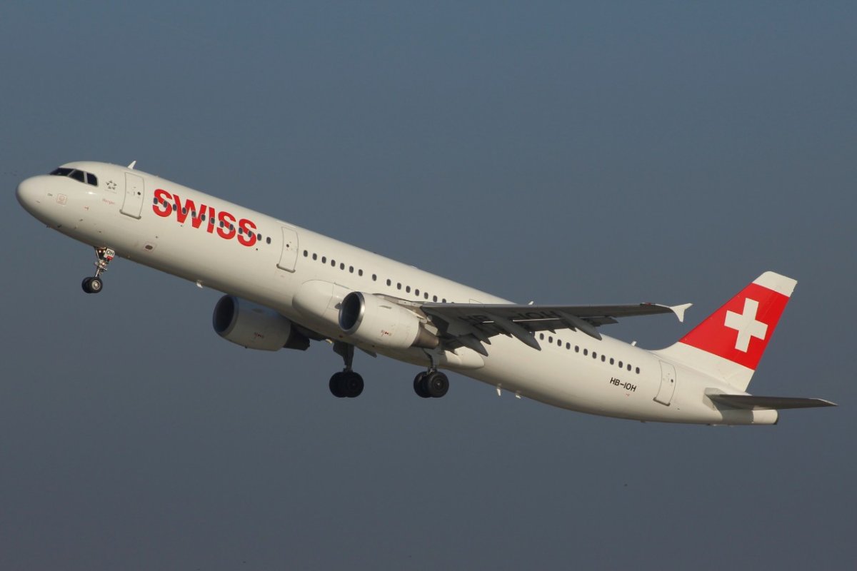 HB-IOH       A321-111        SWISS
