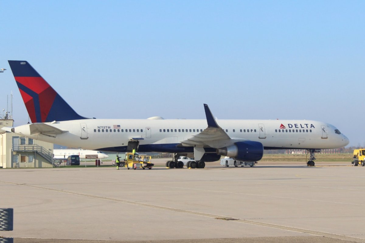 N713TW       757-2Q8        Delta Airlines