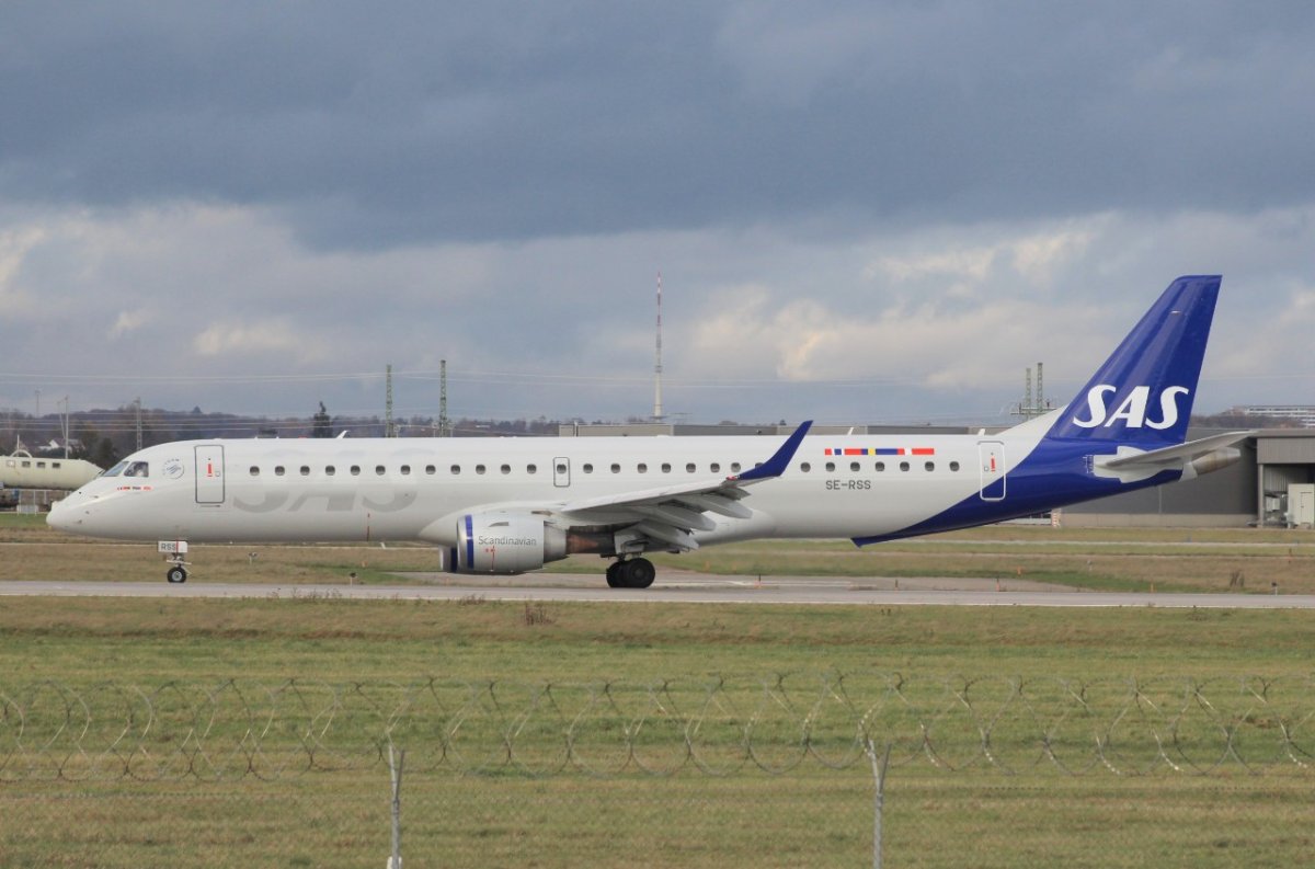 SE-RSS         ERJ-195LR      SAS