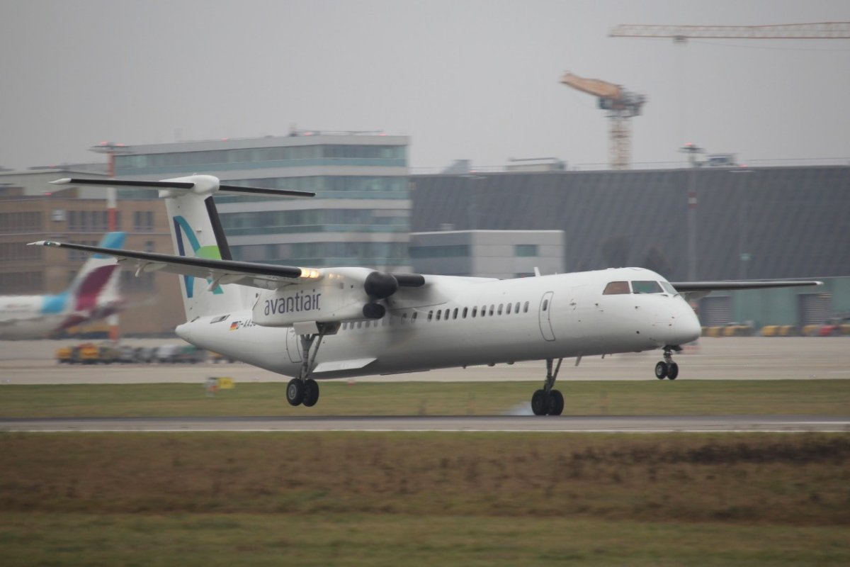 D-AASG           De Havilland Dash 8-400      Avanti Air