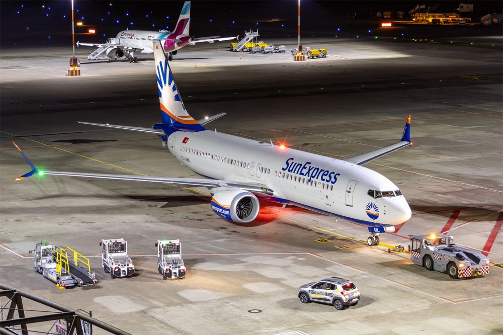 SunExpress / TC-SML / Boeing 737-8 MAX