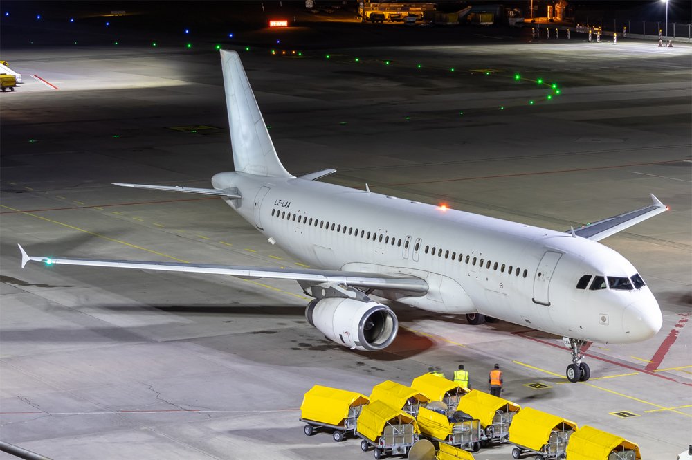 European Air Charter / LZ-LAA / 	Airbus A320-231