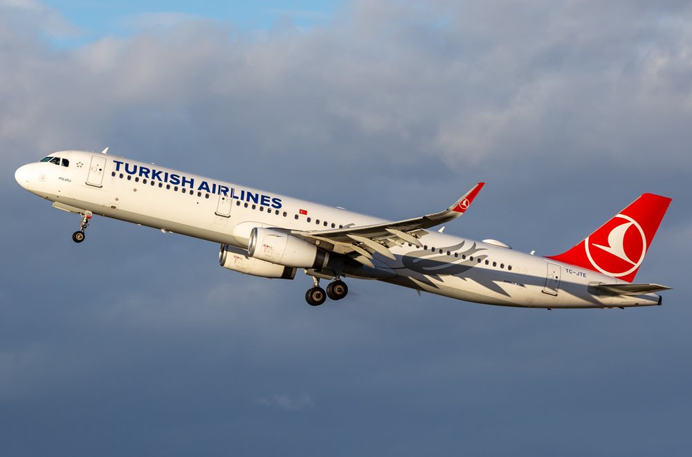 Turkish Airlines / TC-JTE / Airbus A321-231