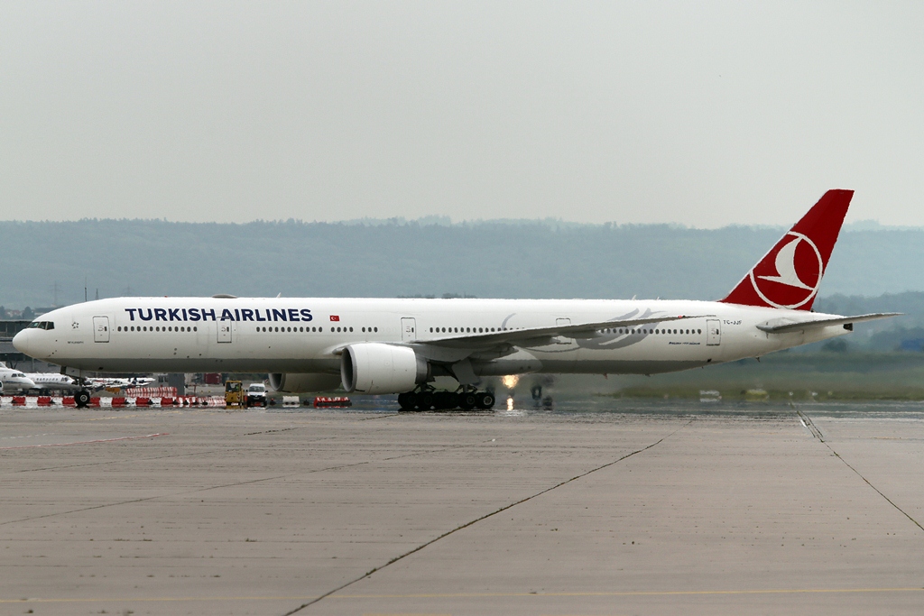 Turkish Airlines Boeing 777-3F2(ER) TC-JJF