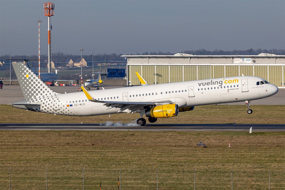 Vueling / EC-MLD / Airbus A321-231