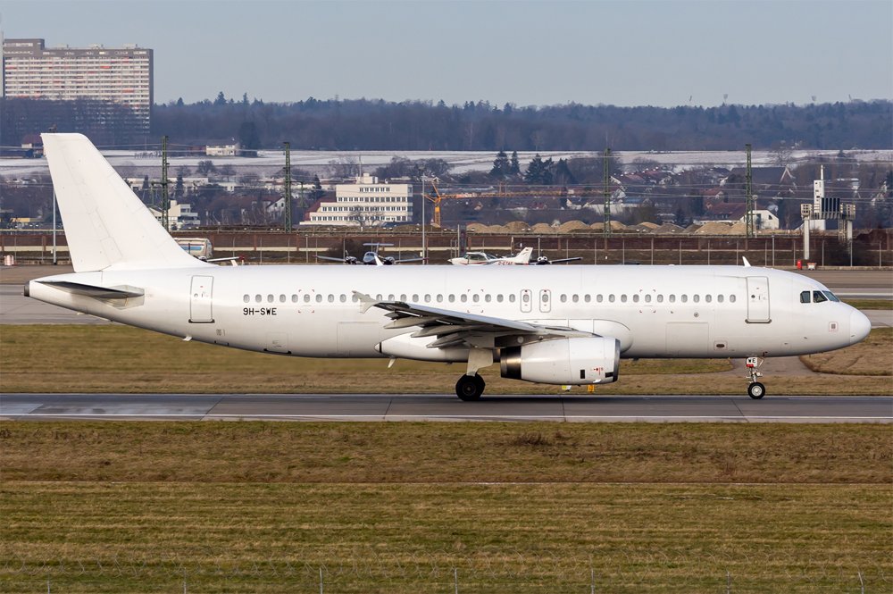 Avion Express Malta / 9H-SWE / Airbus A320-232