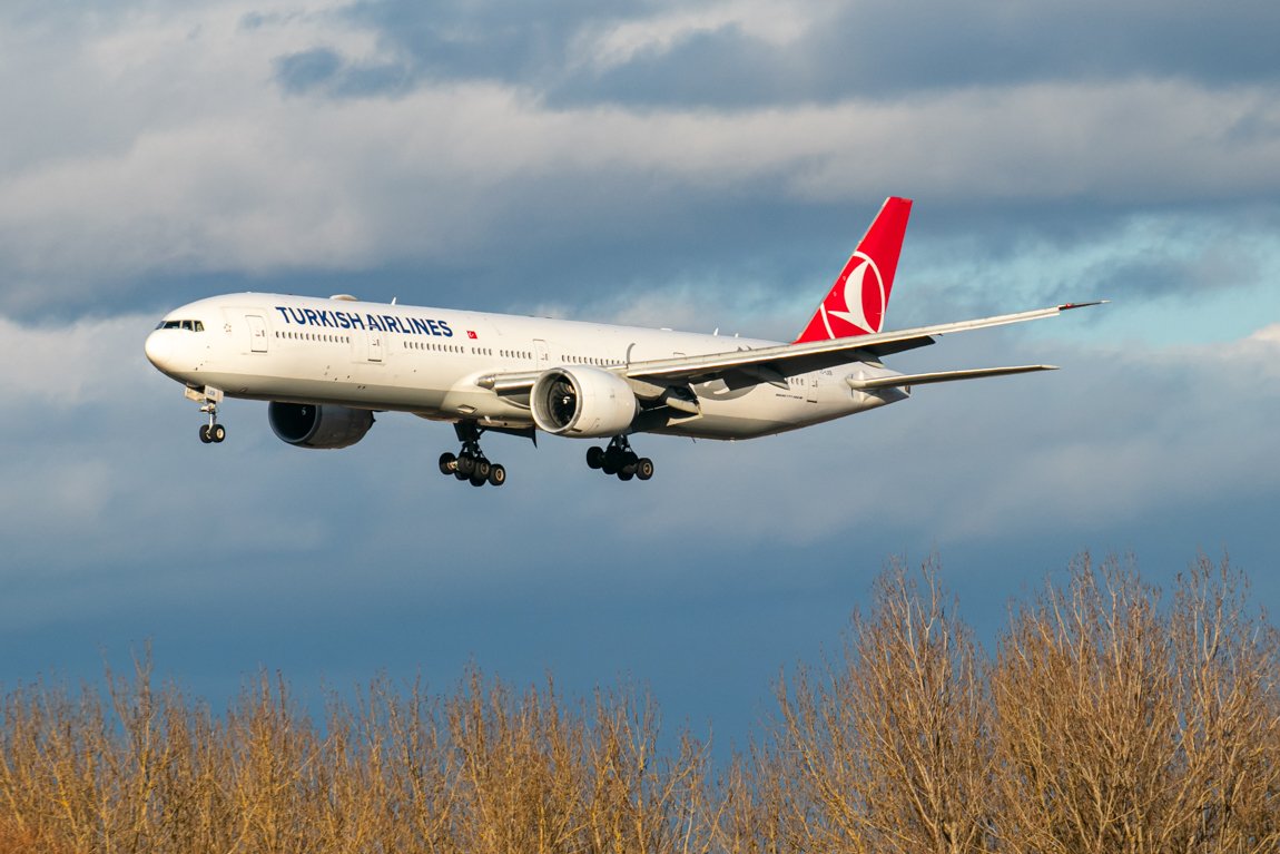 6.1.2025_TurkishAirlines_TC-LKB_B77W.jpg