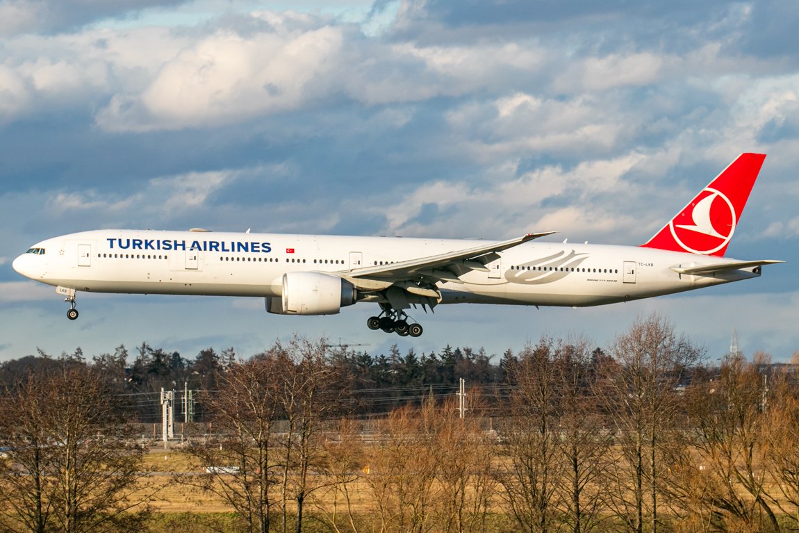 6.1.2025_TurkishAirlines_TC-LKB_B77W_4.jpg