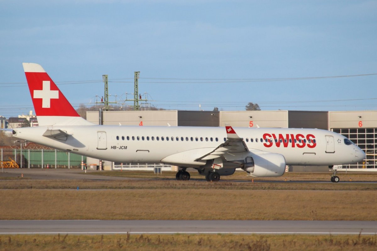 HB-JCM A220-300 SWISS