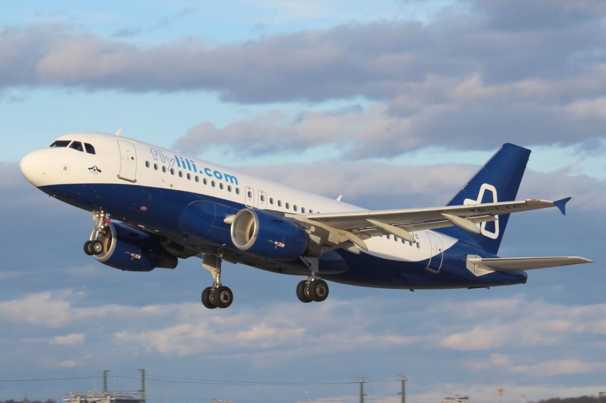 YR-LIC A319-112 Flylili