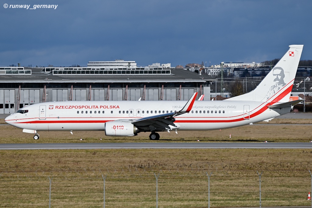 Poland Air Force // 0110 // Boeing 737-86X