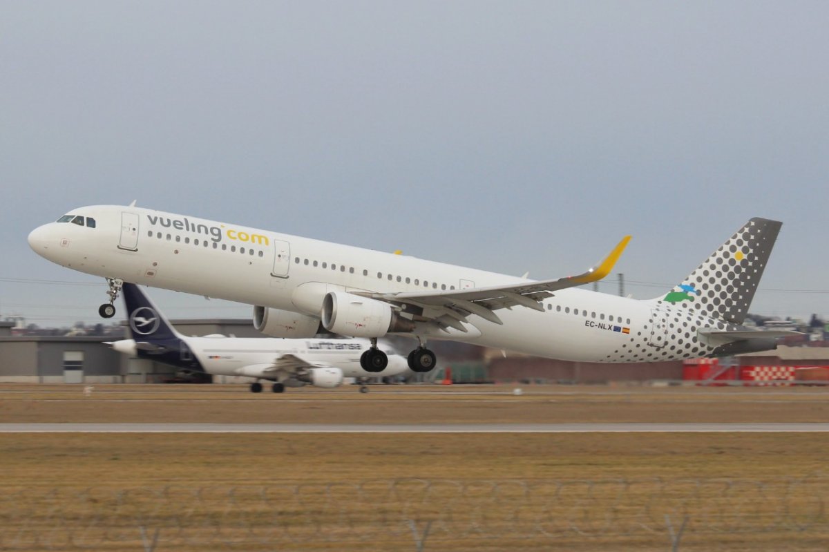 EC-NLX          A321-211(WL)        Vueling