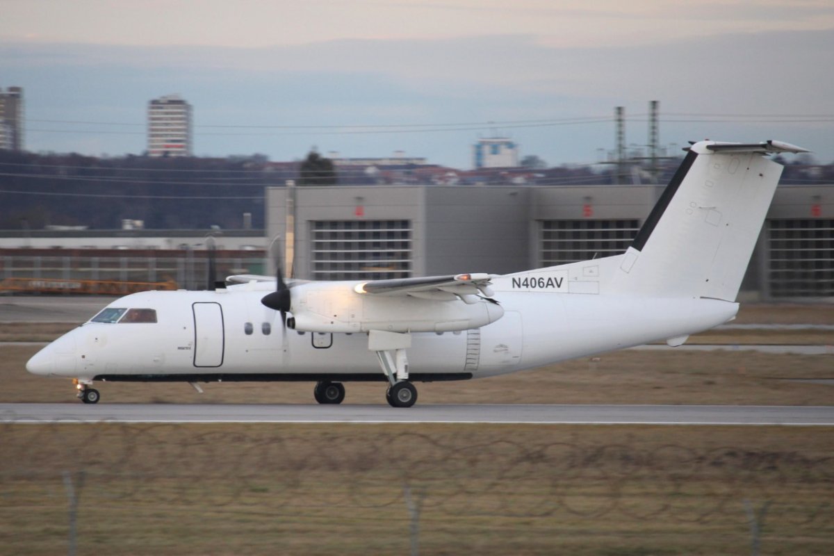 N406AV    De Havilland Canada Dash 8-200     Berry Aviation