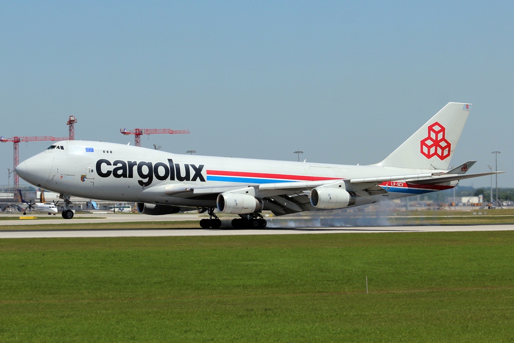 LX-SCV  Boeing 747-4R7F(SCD)  Cargolux Airlines International.JPG