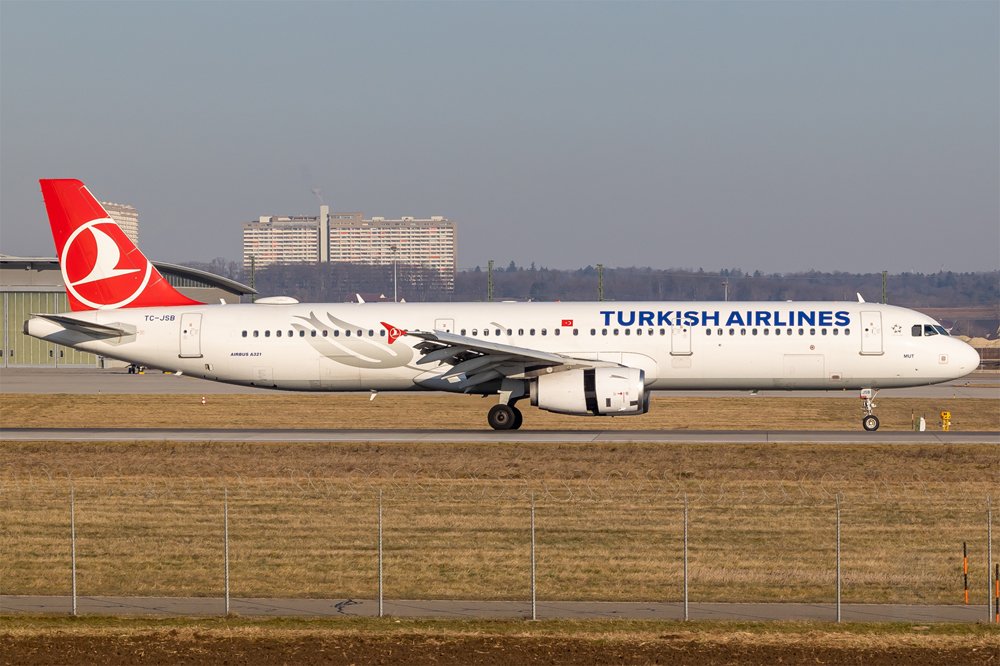 Turkish Airlines / TC-JSB / Airbus A321-231