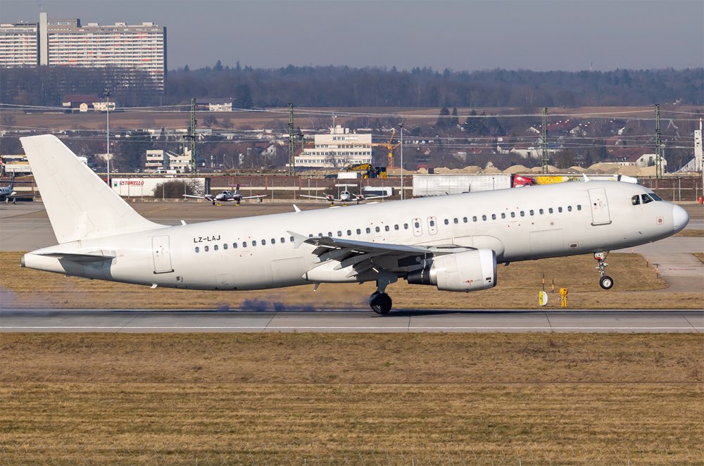 European Air Charter / LZ-LAJ / Airbus A320-214