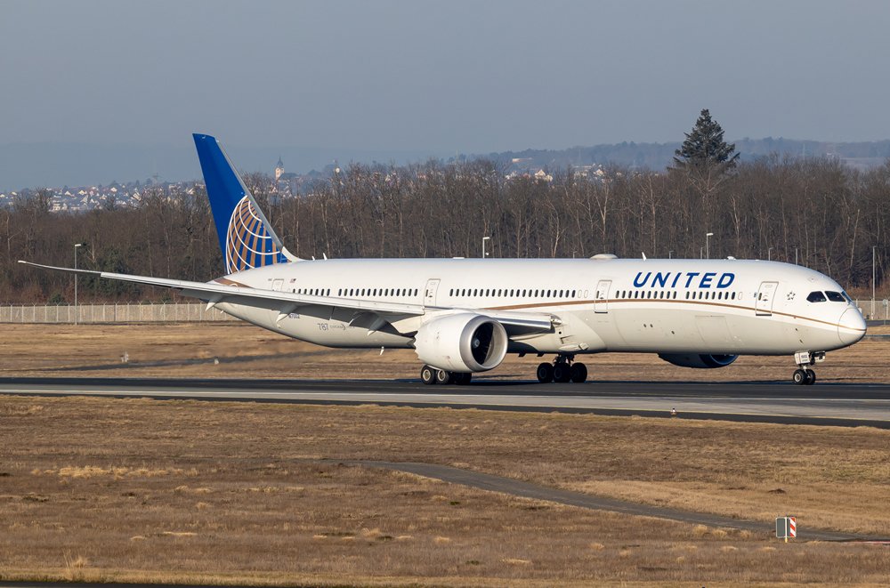 United Airlines / N17002 / Boeing 787-10 Dreamliner