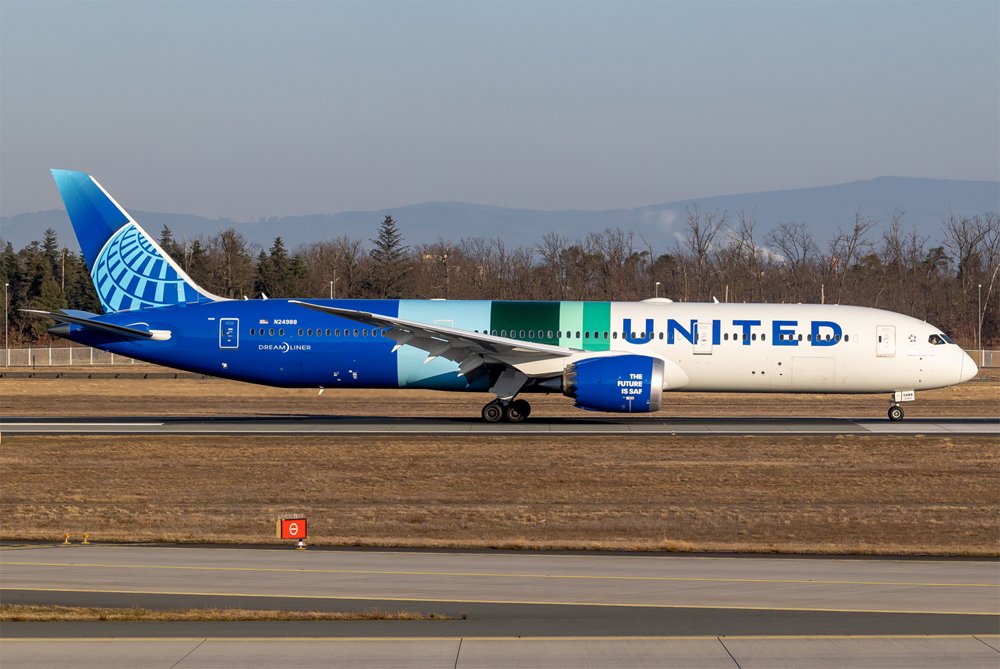 United Airlines / N24988 / Boeing 787-9 Dreamliner