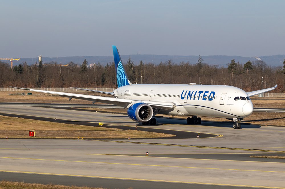 United Airlines / N17017 / Boeing 787-10 Dreamliner