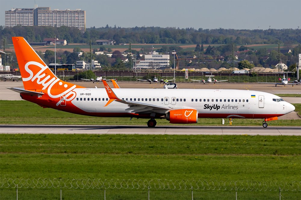 SkyUp / UR-SQO / Boeing 737-82R