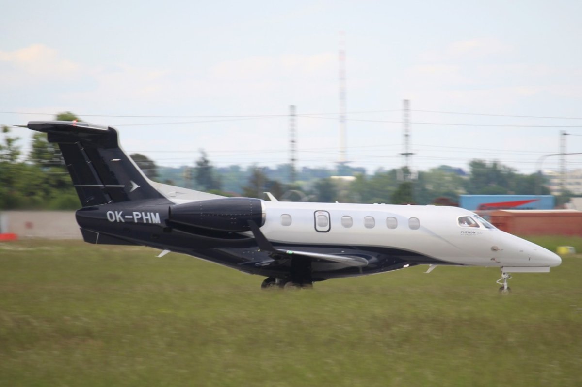 OK-PHM       Embraer Phenom 300