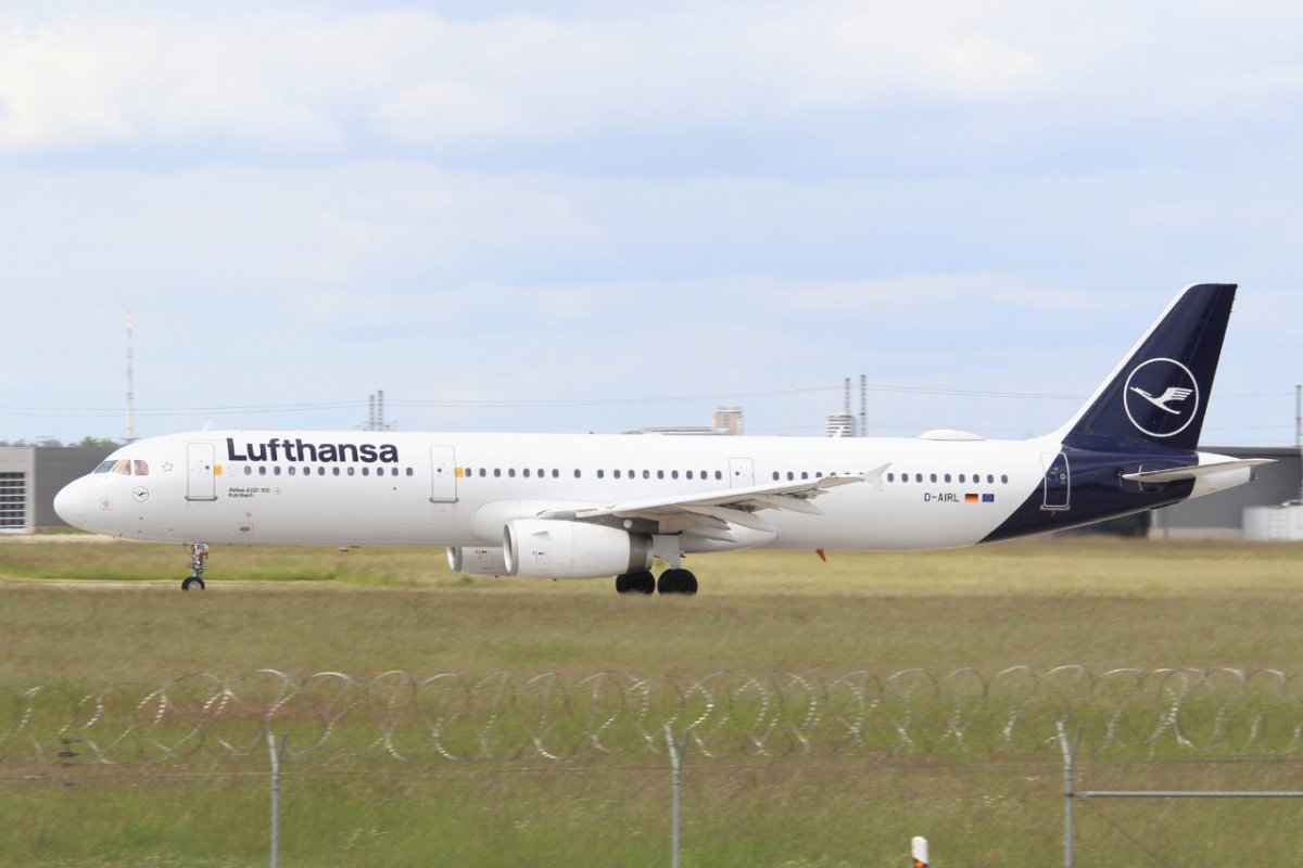 D-AIRL            A321-131         Lufthansa