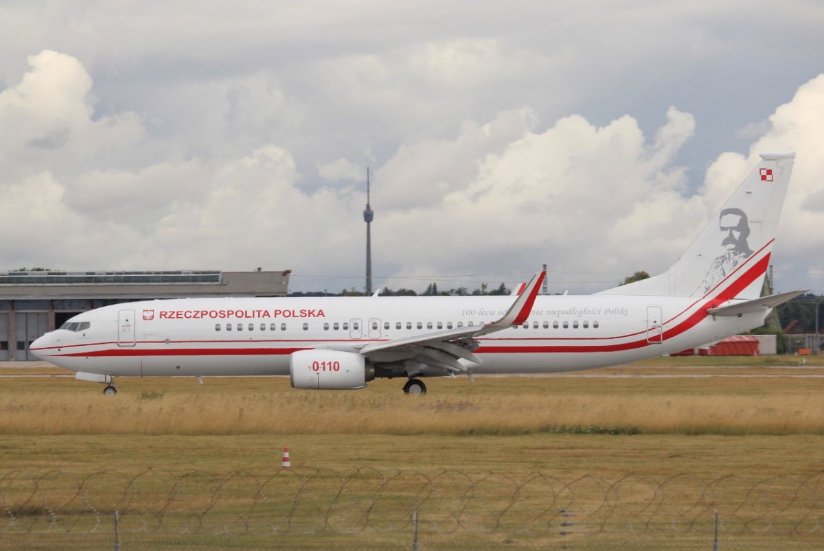 0110       737-86X         Polish Goverment