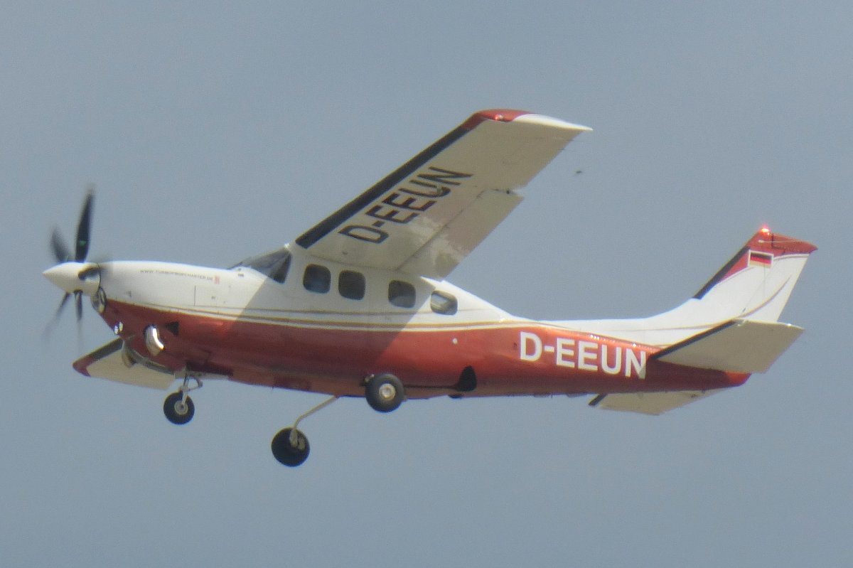 D-EEUN  Cessna P210T Silver Eagle