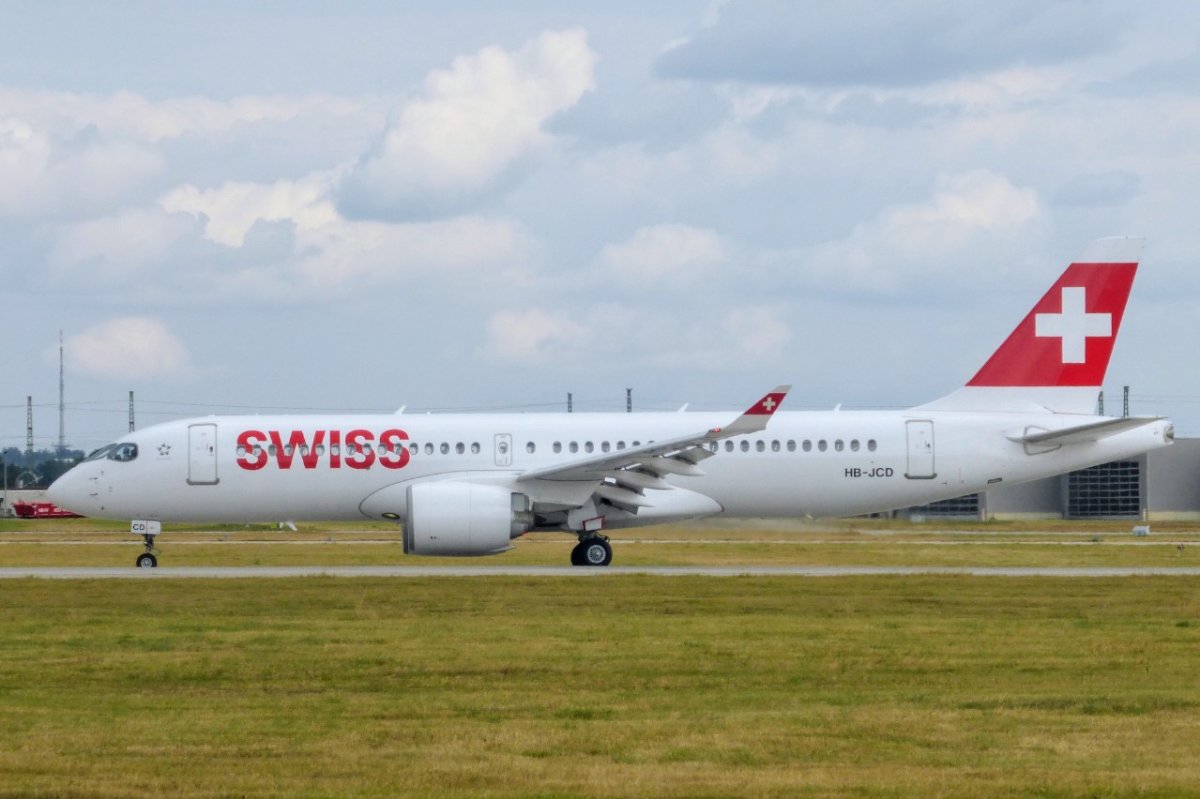 HB-JCB  A220-300   SWISS