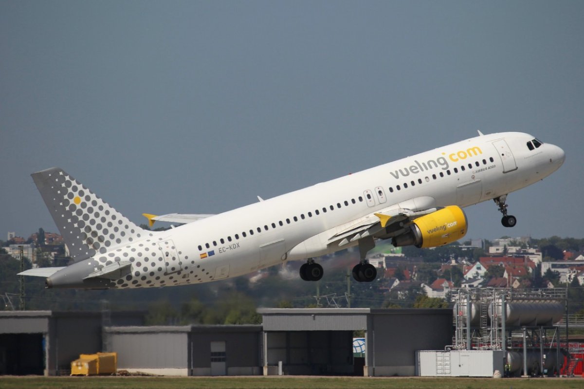 EC-KDX      A320-216        Vueling Airlines