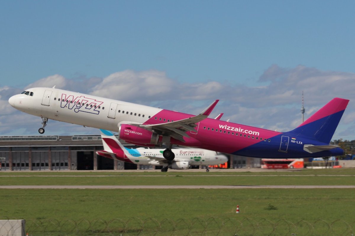 HA-LXA          A321-231      Wizz Air