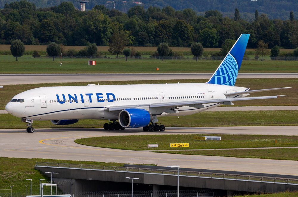 United Airlines / N784UA / Boeing 777-222(ER)