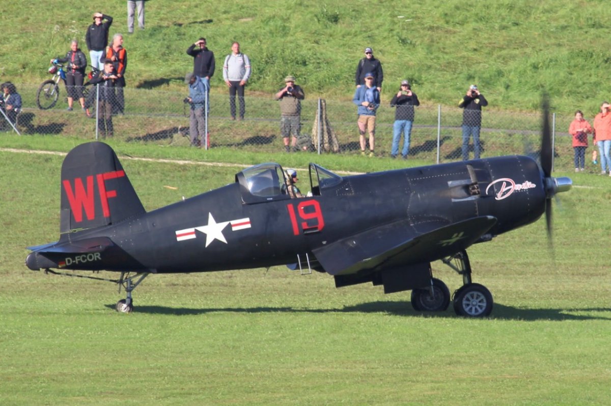 D-FCOR.         Corsair F4U-5NL