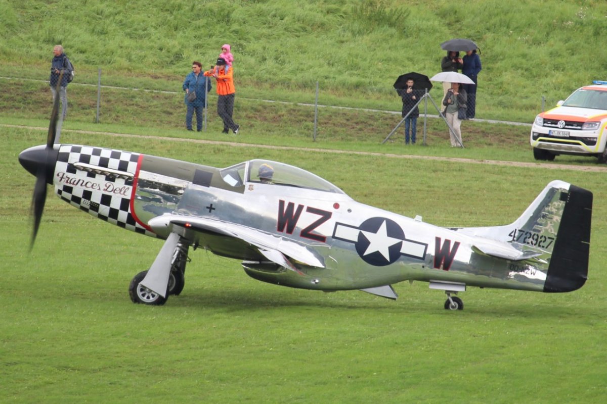OO-NZW         P-51D