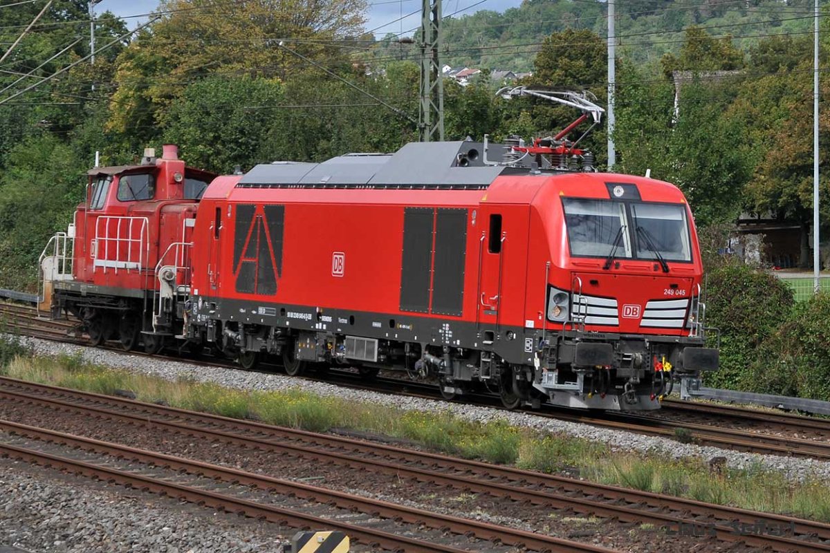 249 045-6 363 193-4.jpg