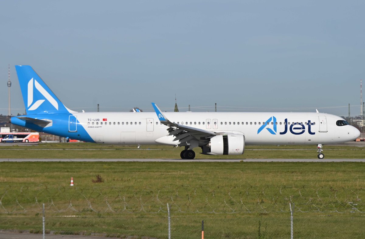 TC-LUB AJet Airbus A321-271NX.JPG