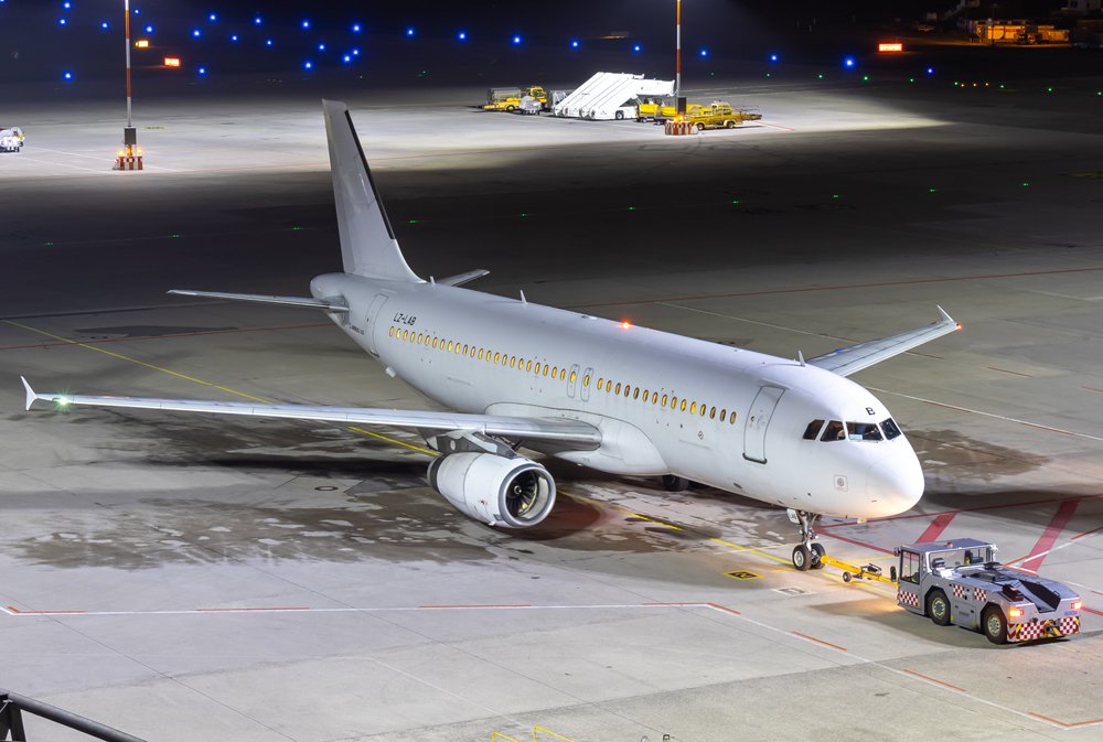 European Air Charter / LZ-LAB / Airbus A320-231