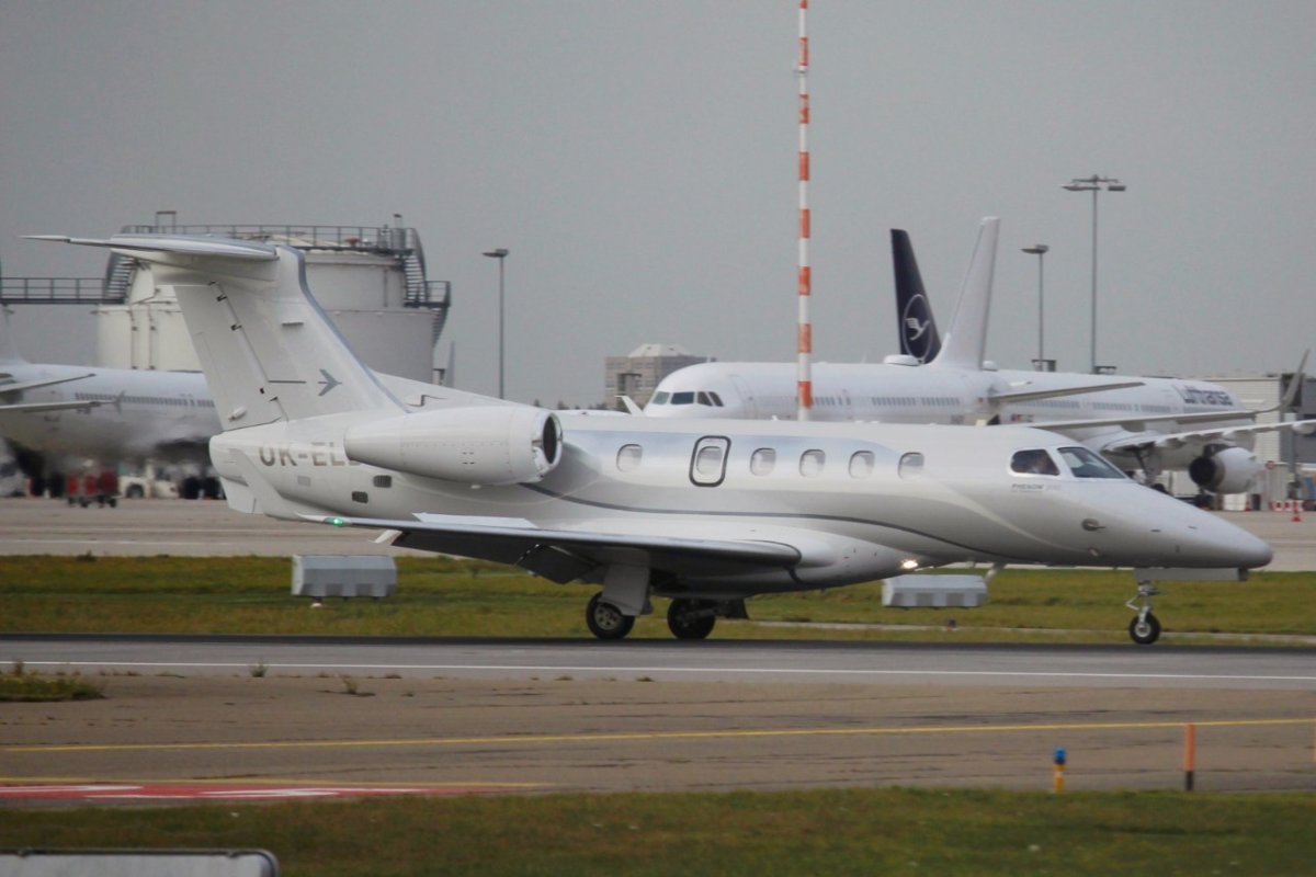 OK-ELD         Embraer Phenom 300E         Elio Jet