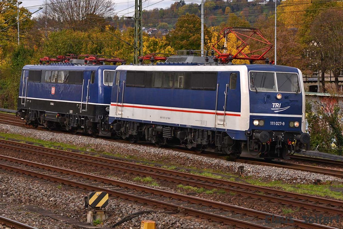 111  027-9 111 054-3.jpg