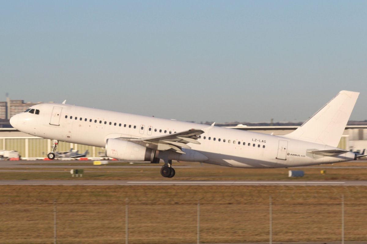 LZ-LAG          A320-231          EAC