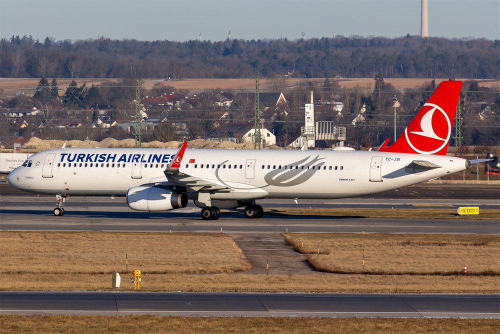Turkish Airlines / TC-JSI / Airbus A321-231