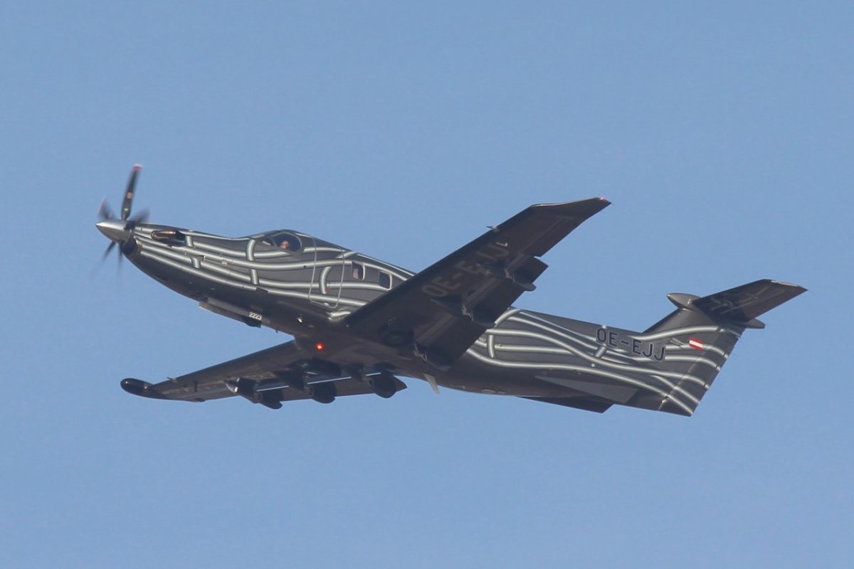 OE-EJJ Pilatus PC-12 NGX Skyside