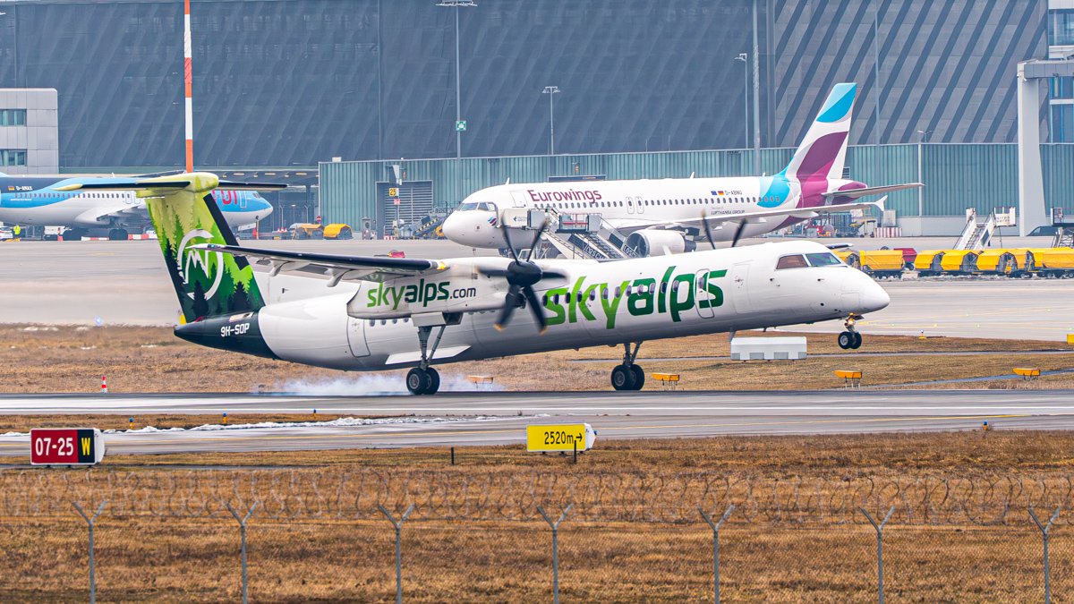 Dash 8-400, 9H-SOP, SkyAlps