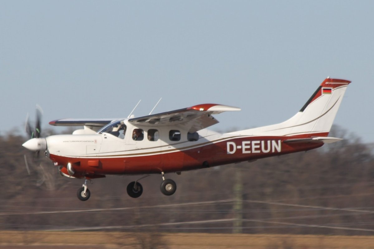 D-EEUN        Cessna P210N  Silver Eagle