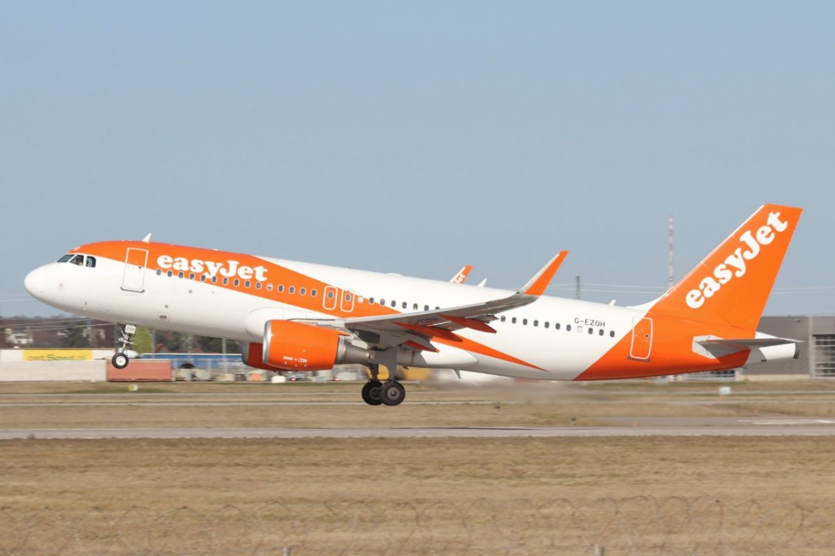 G-EZOH         A320-214           EasyJet