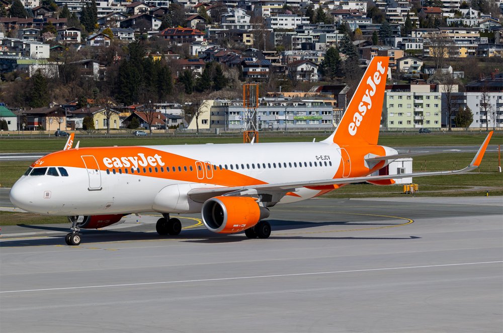 easyJet / G-EJCV / Airbus A320-214