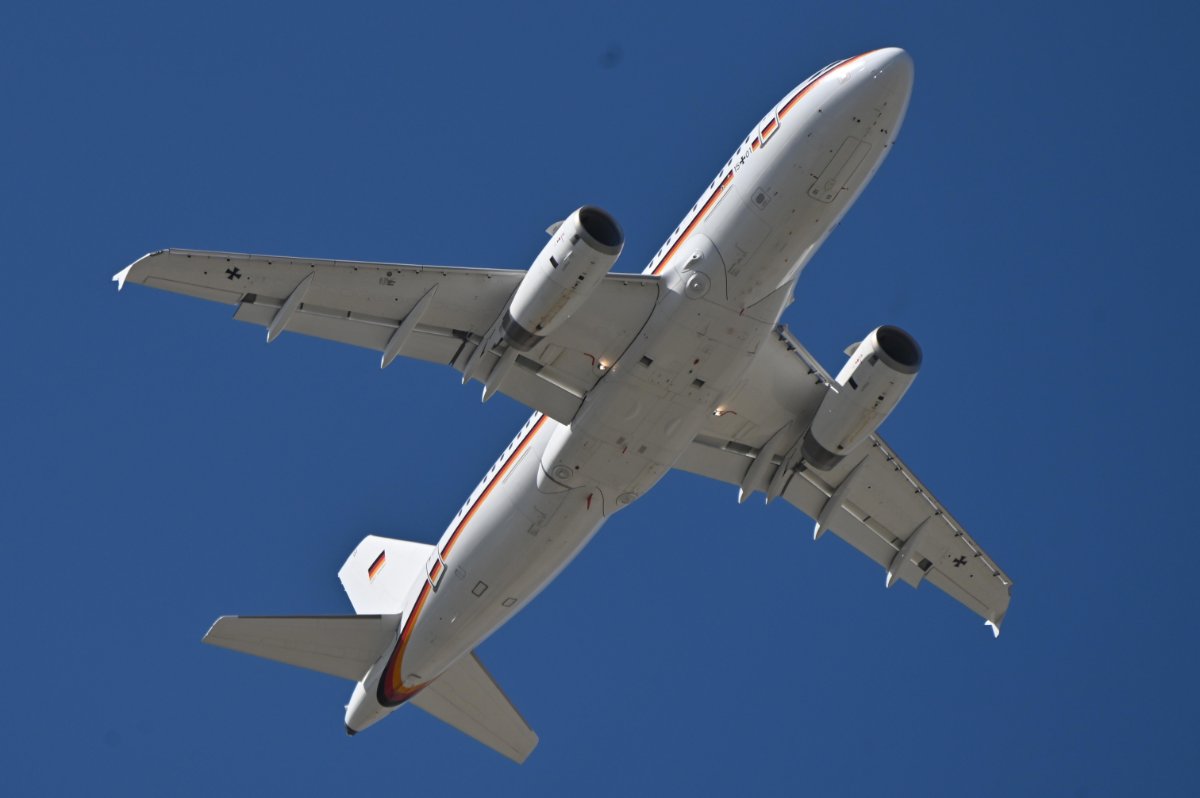 15+01 Bundeswehr Luftwaffe Airbus A319-133X(CJ).JPG