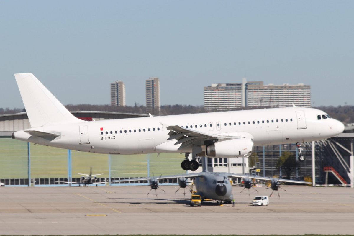 9H-MLZ      A320-232       Avion Express