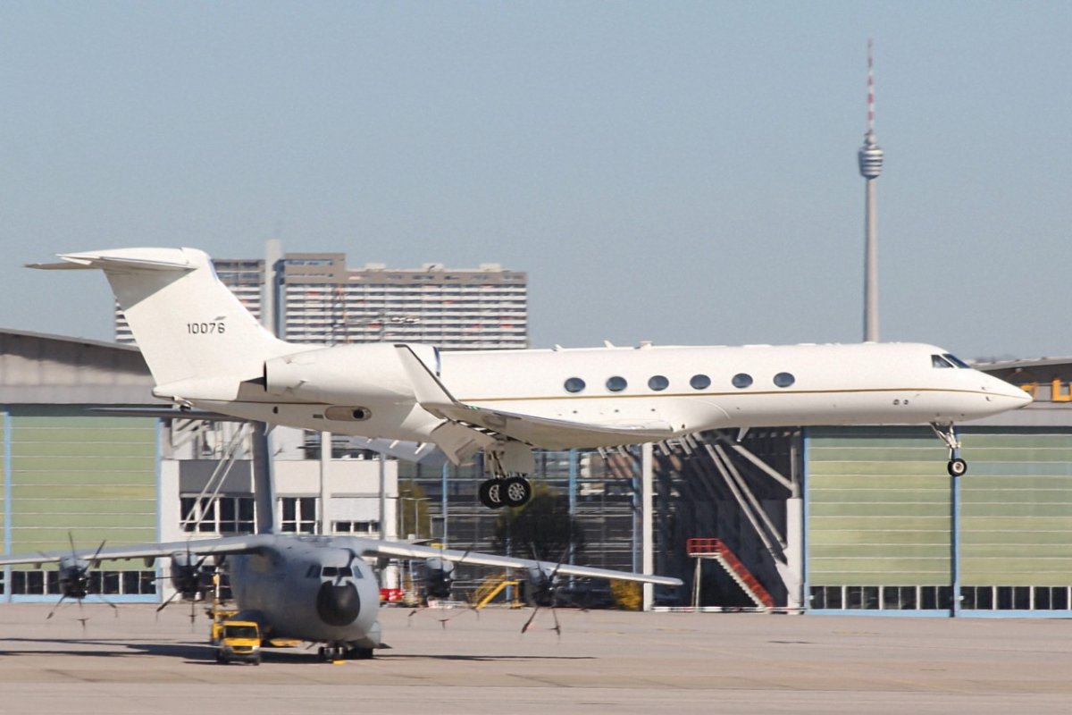 01-0076      C-37A             USAF