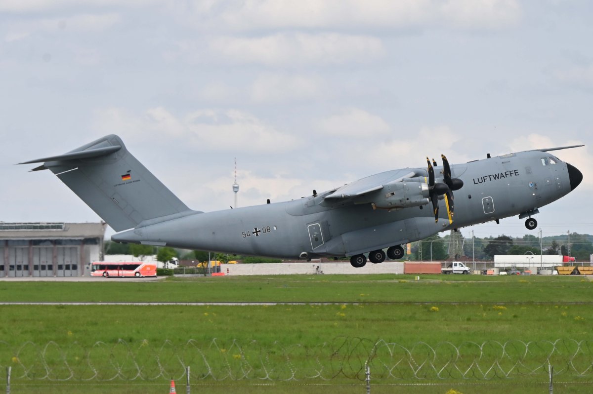 54+08 Bundeswehr Luftwaffe Airbus A400M.JPG